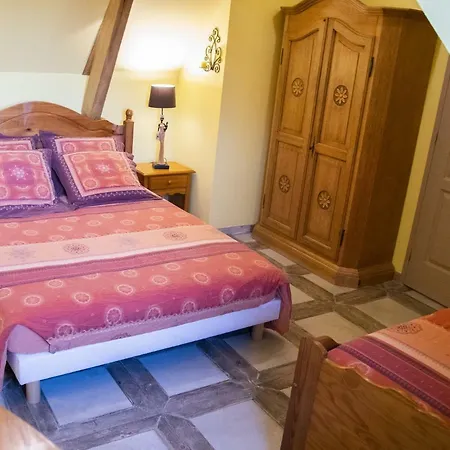 - De La Tourelle De 2 à 9 Personnes Casa de Férias